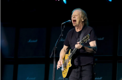 Гитарист AC/DC Стиви Янг госпитализирован в Буэнос-Айресе